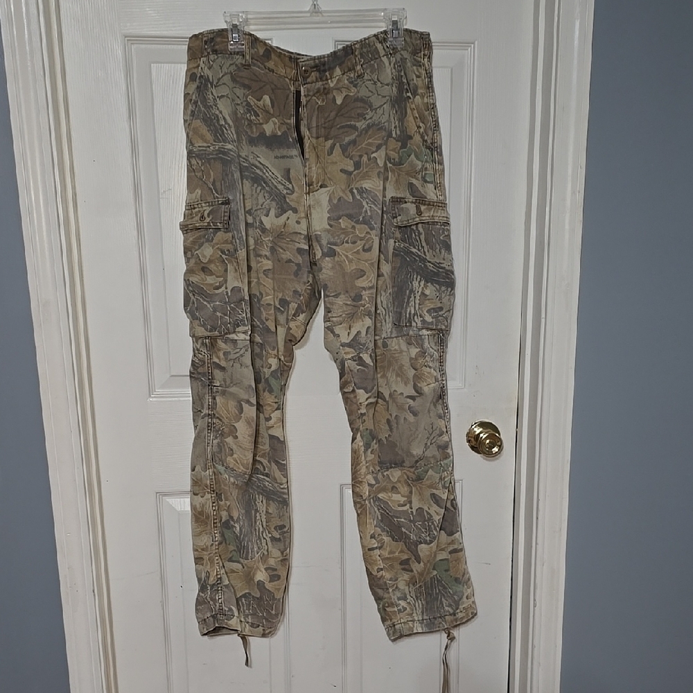 Cabela's Brown and Green Cargo Pants for Outdoor Adventures